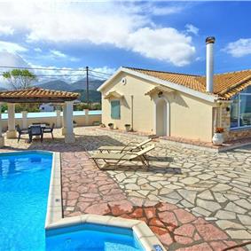 3 bedroom seaside villa with pool, Acharavi, sleeps 6